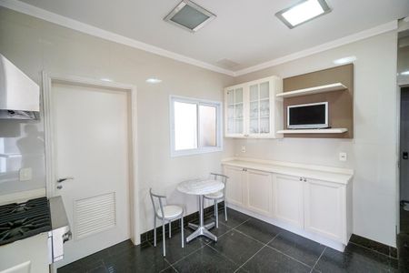 Apartamento para alugar com 285m², 4 quartos e 5 vagas Apartamento para alugar com 285m², 4 quartos e 5 vagasCozinha