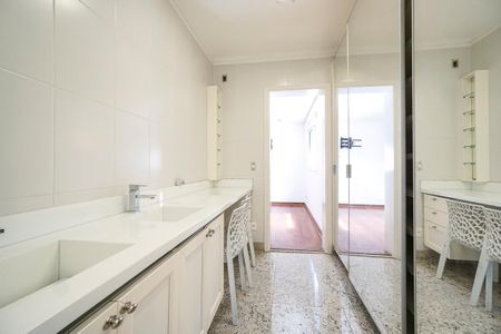 Apartamento para alugar com 285m², 4 quartos e 5 vagas Apartamento para alugar com 285m², 4 quartos e 5 vagasBanheiro da suíte 03