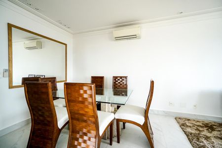 Apartamento para alugar com 285m², 4 quartos e 5 vagas Apartamento para alugar com 285m², 4 quartos e 5 vagasSala