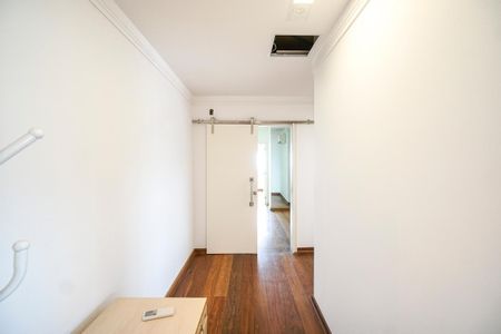 Apartamento para alugar com 285m², 4 quartos e 5 vagas Apartamento para alugar com 285m², 4 quartos e 5 vagasCloset da suíte 03