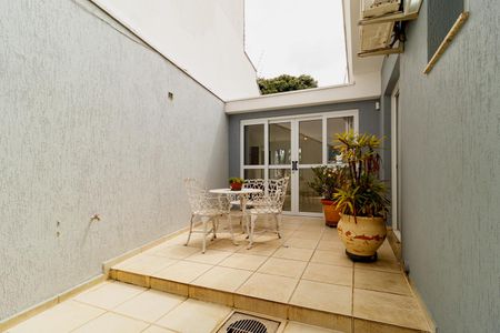 Casa à venda com 365m², 4 quartos e 6 vagas Casa à venda com 365m², 4 quartos e 6 vagasÁrea externa