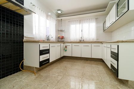 Casa à venda com 365m², 4 quartos e 6 vagas Casa à venda com 365m², 4 quartos e 6 vagasCozinha