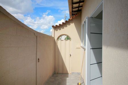Casa à venda com 360m², 3 quartos e 2 vagasLateral