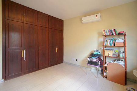 Casa à venda com 360m², 3 quartos e 2 vagasSuite