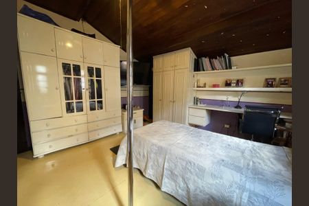 Casa à venda com 230m², 5 quartos e 3 vagasQuarto 4