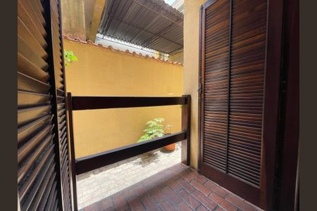 Casa à venda com 230m², 5 quartos e 3 vagasVaranda do quarto 3
