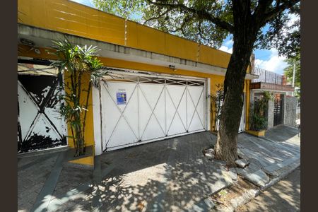 Casa à venda com 230m², 5 quartos e 3 vagasFachada