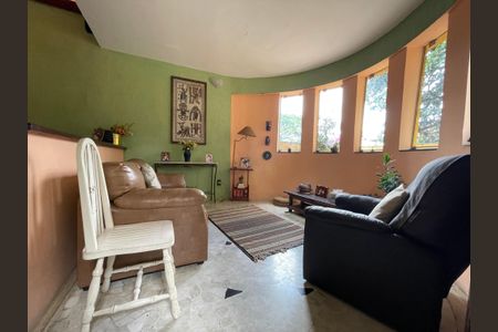 Casa à venda com 230m², 5 quartos e 3 vagasSala