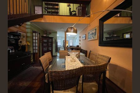 Casa à venda com 230m², 5 quartos e 3 vagasSala