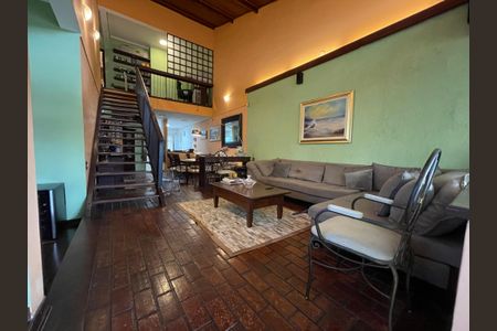 Casa à venda com 230m², 5 quartos e 3 vagasSala