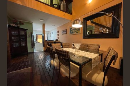 Casa à venda com 230m², 5 quartos e 3 vagasSala