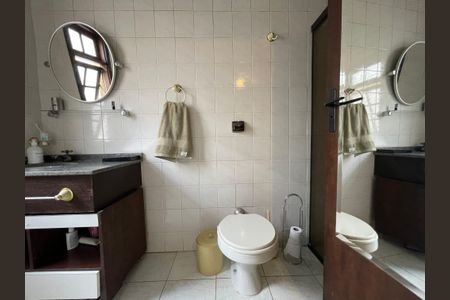 Casa à venda com 230m², 5 quartos e 3 vagasBanheiro 
