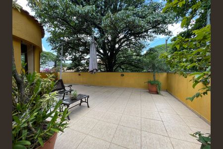 Casa à venda com 230m², 5 quartos e 3 vagasVaranda