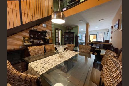 Casa à venda com 230m², 5 quartos e 3 vagasSala