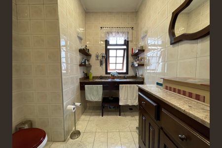 Casa à venda com 230m², 5 quartos e 3 vagasBanheiro 2