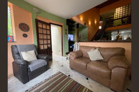 Casa à venda com 230m², 5 quartos e 3 vagasSala