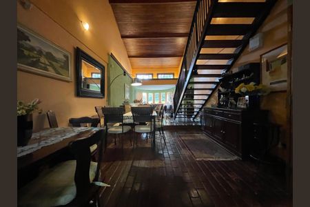 Casa à venda com 230m², 5 quartos e 3 vagasSala