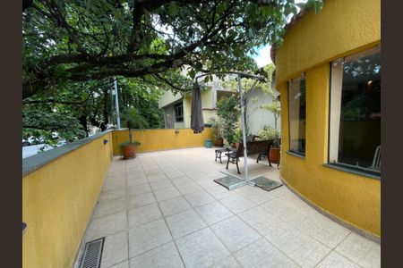 Casa à venda com 230m², 5 quartos e 3 vagasVaranda