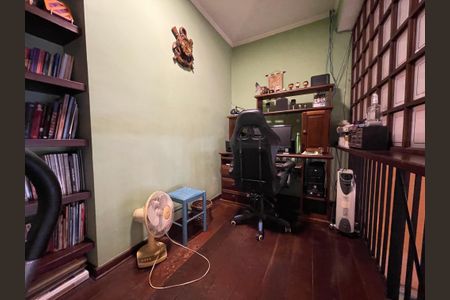 Casa à venda com 230m², 5 quartos e 3 vagasEscritório