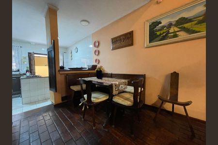 Casa à venda com 230m², 5 quartos e 3 vagasSala