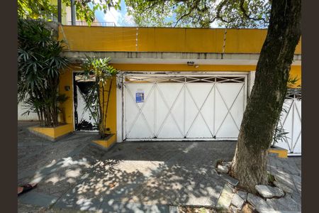 Casa à venda com 230m², 5 quartos e 3 vagasFachada