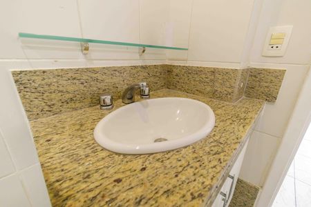 Apartamento à venda com 80m², 3 quartos e 2 vagasBanheiro da Suíte