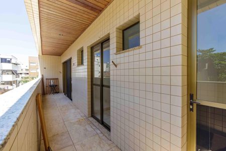 Apartamento à venda com 80m², 3 quartos e 2 vagasVaranda