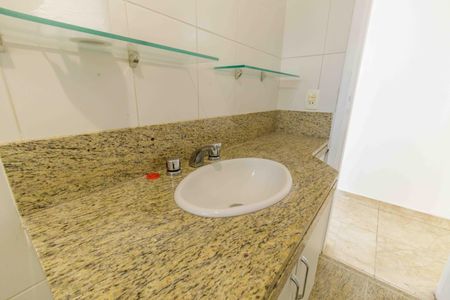 Apartamento à venda com 80m², 3 quartos e 2 vagasBanheiro Social