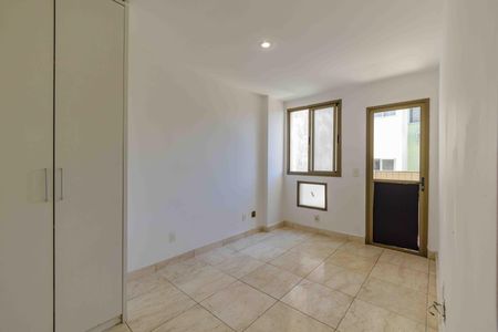 Apartamento à venda com 80m², 3 quartos e 2 vagasSuíte