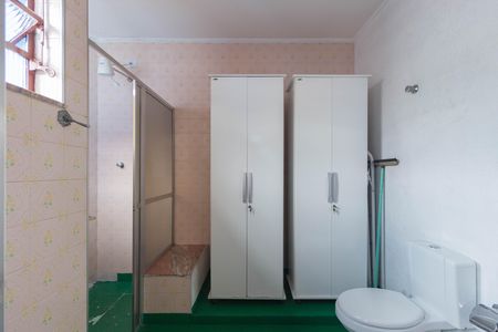Casa para alugar com 240m², 3 quartos e 2 vagasBanheiro - Social