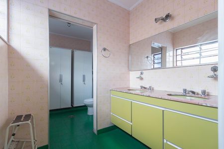 Casa para alugar com 240m², 3 quartos e 2 vagasBanheiro - Social