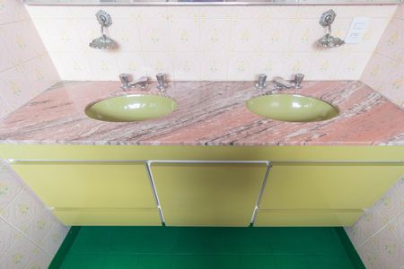 Casa para alugar com 240m², 3 quartos e 2 vagasBanheiro - Social