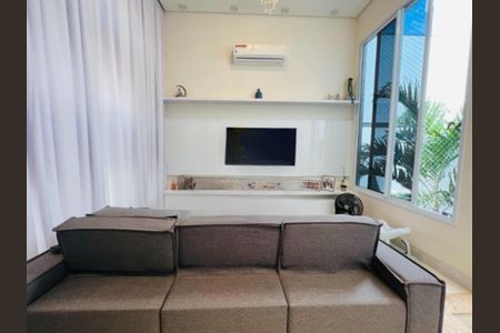 Casa de condomínio à venda com 250m², 3 quartos e 4 vagas Casa de condomínio à venda com 250m², 3 quartos e 4 vagasFoto 02