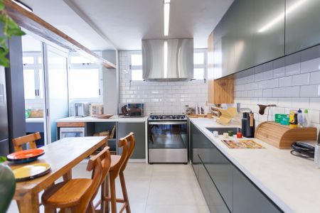 Apartamento para alugar com 230m², 4 quartos e 1 vaga Apartamento para alugar com 230m², 4 quartos e 1 vagaCozinha