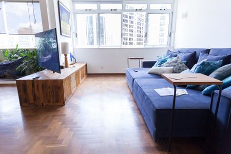 Apartamento para alugar com 230m², 4 quartos e 1 vaga Apartamento para alugar com 230m², 4 quartos e 1 vagaSala de TV