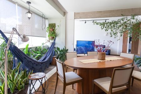 Apartamento para alugar com 230m², 4 quartos e 1 vaga Apartamento para alugar com 230m², 4 quartos e 1 vagaSala de Jantar