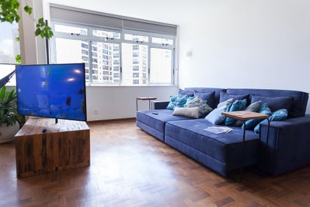 Apartamento para alugar com 230m², 4 quartos e 1 vaga Apartamento para alugar com 230m², 4 quartos e 1 vagaSala de TV