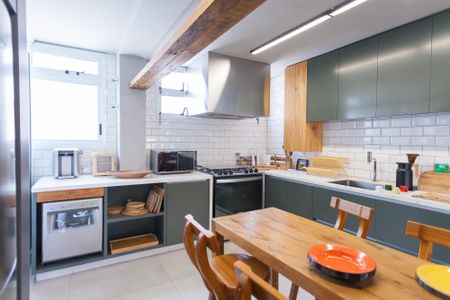 Apartamento para alugar com 230m², 4 quartos e 1 vaga Apartamento para alugar com 230m², 4 quartos e 1 vagaCozinha