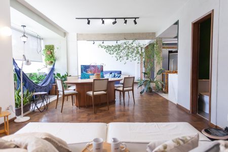 Apartamento para alugar com 230m², 4 quartos e 1 vaga Apartamento para alugar com 230m², 4 quartos e 1 vagaSala