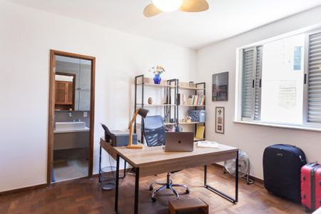 Apartamento para alugar com 230m², 4 quartos e 1 vaga Apartamento para alugar com 230m², 4 quartos e 1 vagasuite / escritorio