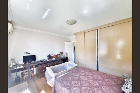 Apartamento à venda com 240m², 4 quartos e 2 vagasSuíte 1