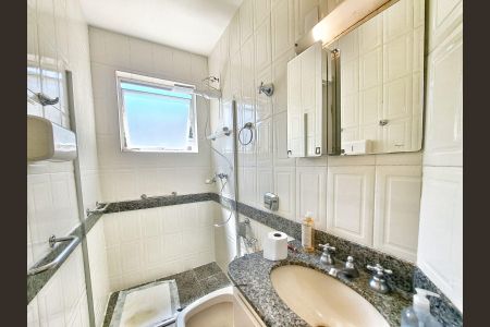 Apartamento à venda com 240m², 4 quartos e 2 vagasBanheiro da Suíte 1