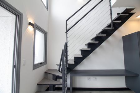 Studio à venda com 29m², 1 quarto e sem vaga Studio à venda com 29m², 1 quarto e sem vagaEscada