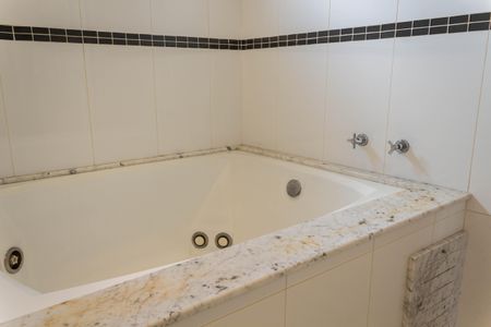 Apartamento à venda com 240m², 4 quartos e 3 vagasBanheiro da Suíte 1