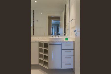 Apartamento à venda com 240m², 4 quartos e 3 vagasBanheiro