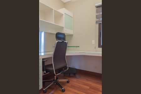 Apartamento à venda com 240m², 4 quartos e 3 vagasEscritório