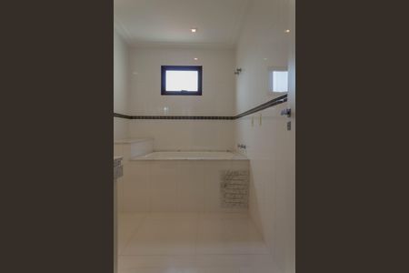 Apartamento à venda com 240m², 4 quartos e 3 vagasBanheiro da Suíte 1