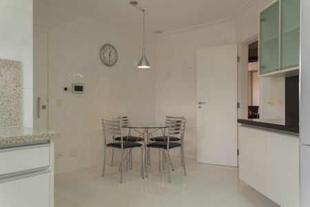 Apartamento à venda com 240m², 4 quartos e 3 vagasCozinha