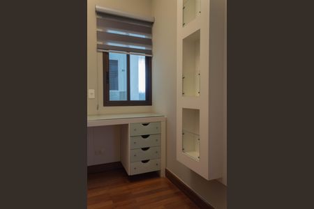 Apartamento à venda com 240m², 4 quartos e 3 vagasEscritório