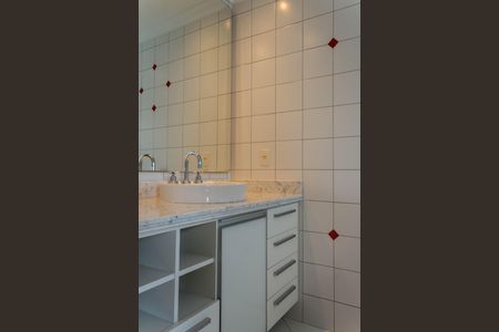 Apartamento à venda com 240m², 4 quartos e 3 vagasBanheiro da Suíte 2